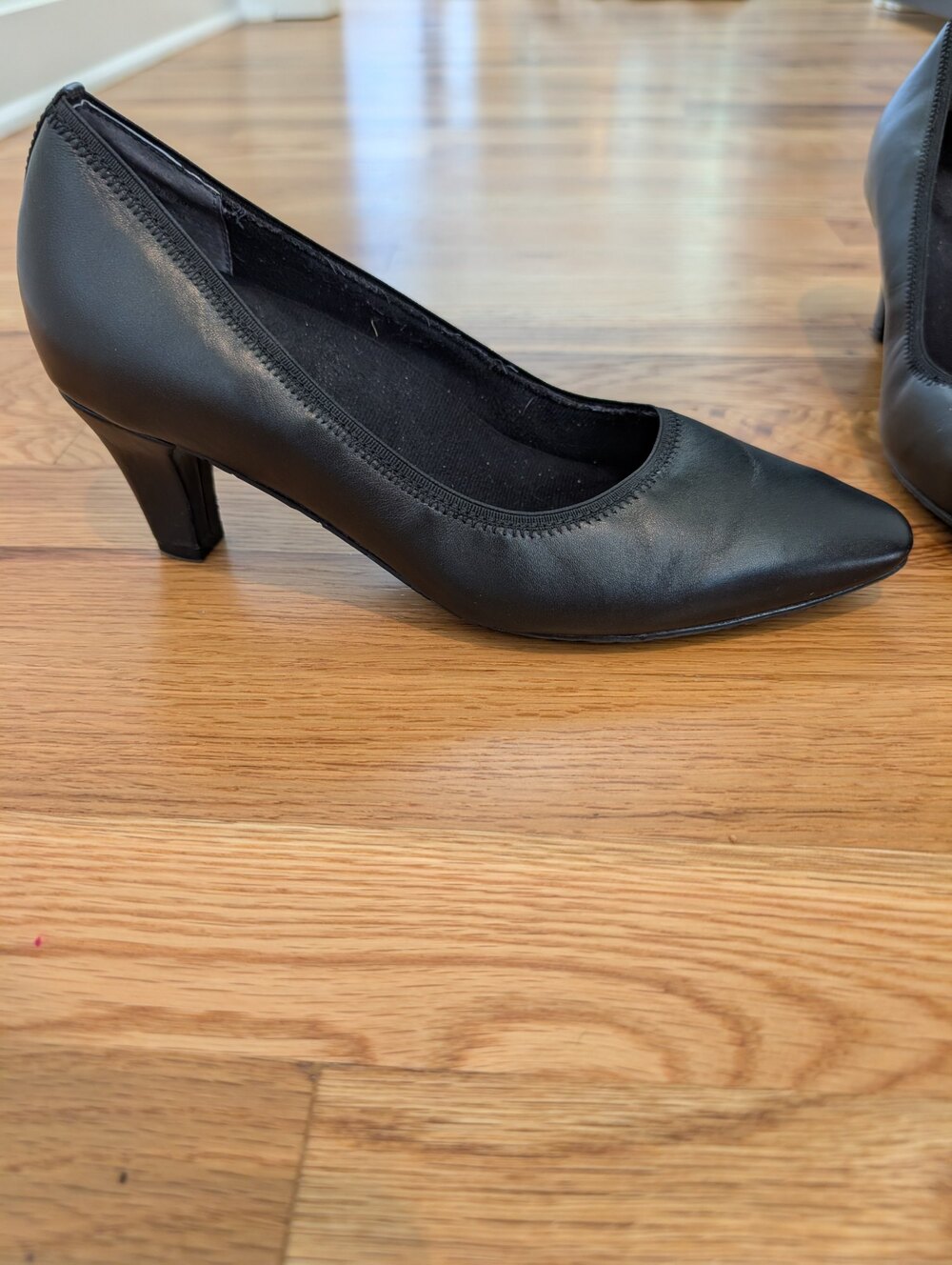 Ros Hommerson Pointed Toe Kitten Heel Pumps Black